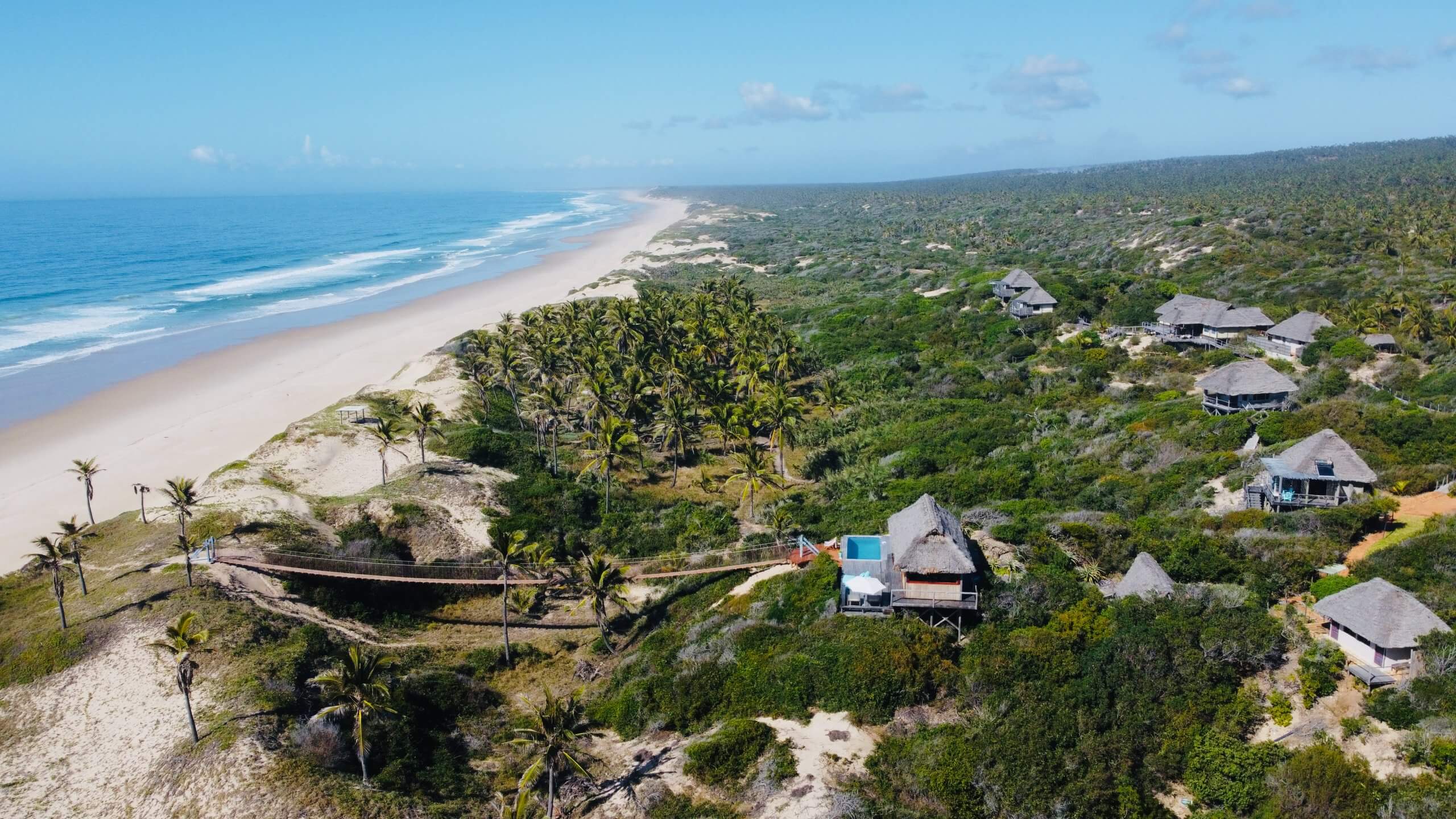Luxus wird in der Travessia Beach Lodge in Mosambik anders definiert. Nicht durch goldene Wasserhähne, sondern durch Ruhe und Abgeschiedenheit. 