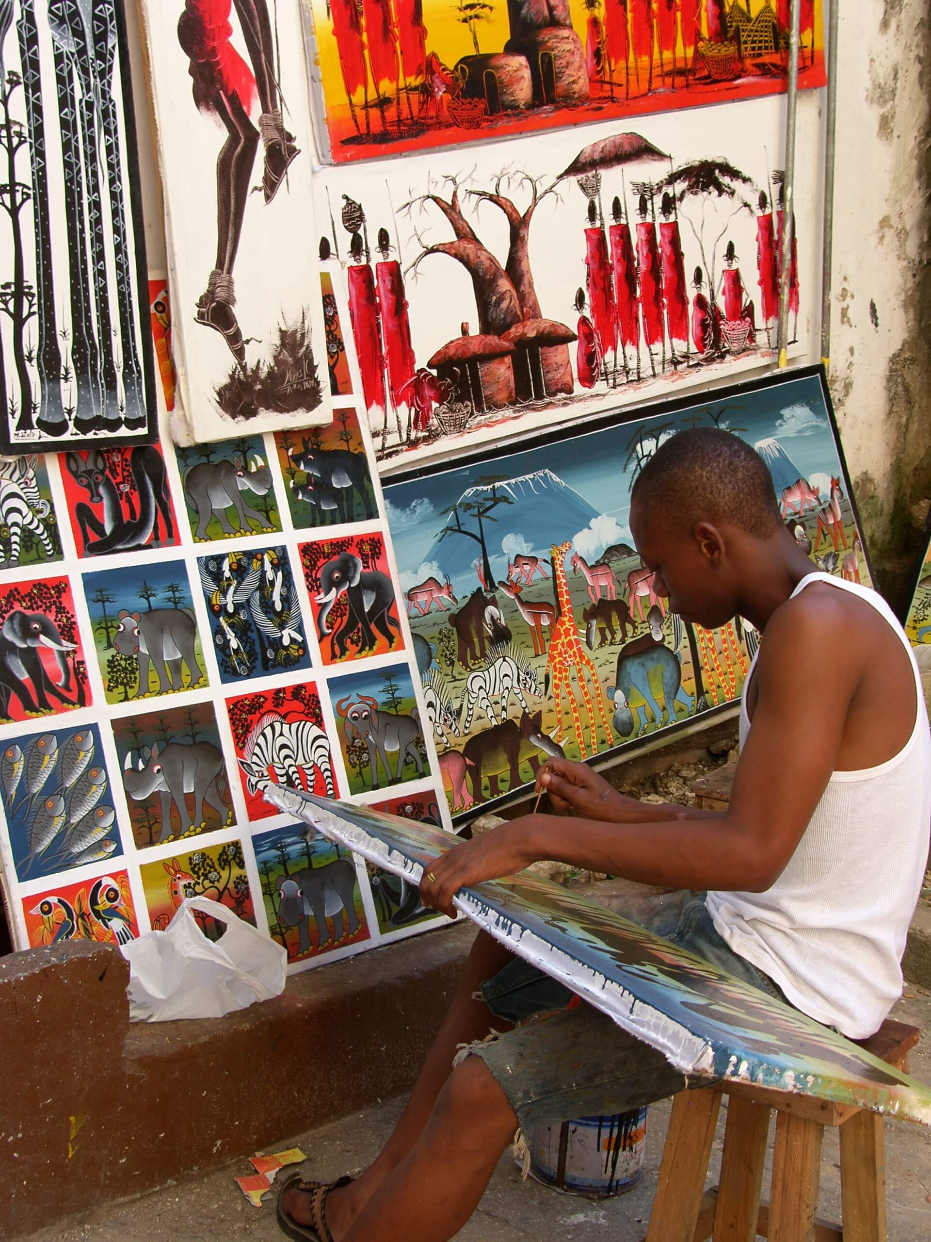 Tingatinga ist ein für Tansania typischer und ausdrucksstarker Malstil. 